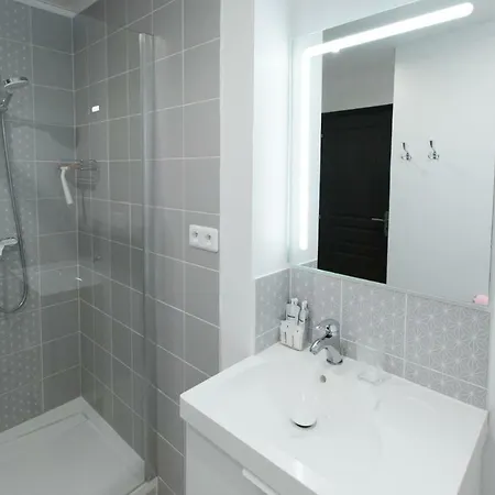 Le Petit Hyerois Апартаменты *