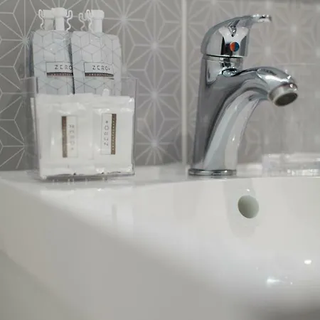 Le Petit Hyerois Апартаменты *