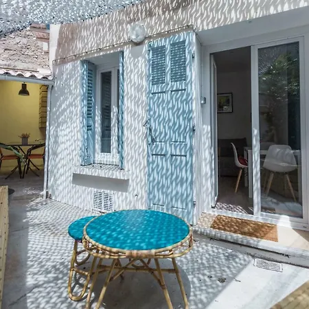 Le Petit Hyerois Апартаменты *